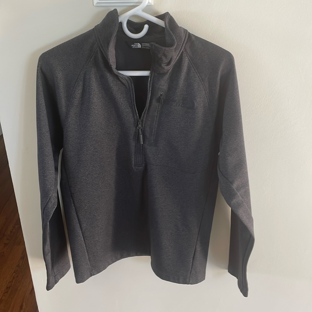 Men’s north face gray 3/4 zip pull over in size small